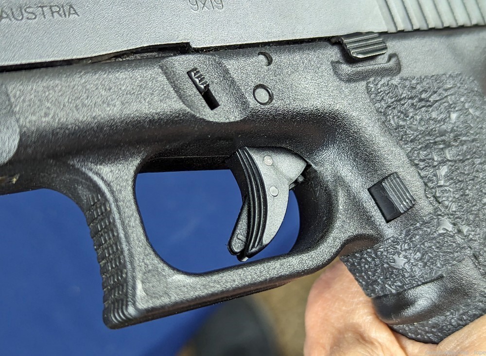 Fine Compact Glock 19 9MM Auto Pistol-img-10