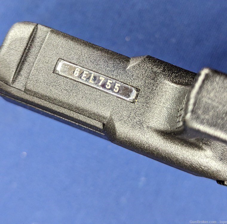 Fine Compact Glock 19 9MM Auto Pistol-img-7