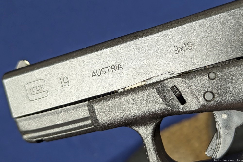 Fine Compact Glock 19 9MM Auto Pistol-img-9