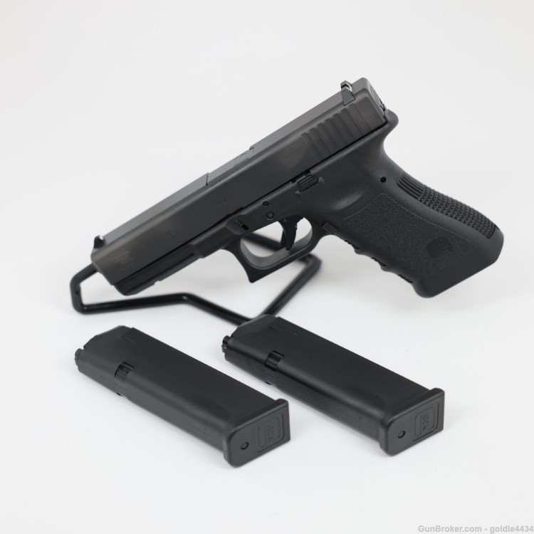 NEW Glock G17 Gen 3 (9x19) 9mm Pistol-img-1