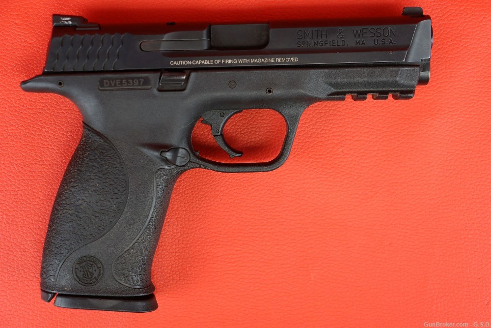 Smith & Wesson M&P40 .40 w/2 mags – GOOD+ COND-img-1