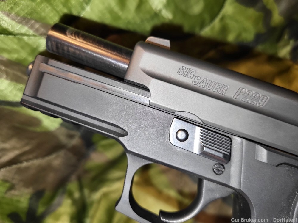 Sig Sauer P229R DAO DAK Trigger .40 S&W Pistol w 3 12-rd Mags Hogue Grips-img-13