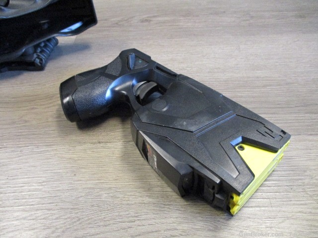 TASER X2 Black 2 shot Tazer W/ Cartridges and Battery WORKING Less Lethal -img-2