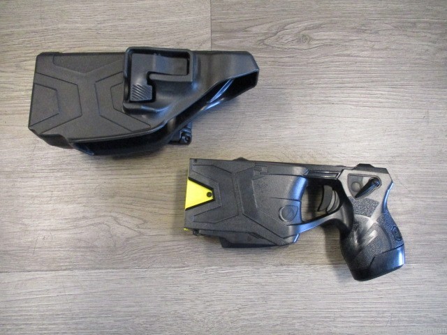 TASER X2 Black 2 shot Tazer W/ Cartridges and Battery WORKING Less Lethal -img-0