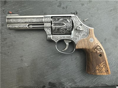 FACTORY 2ND - Smith & Wesson 686 4" Regal AAA Custom Engraved by Altamont 