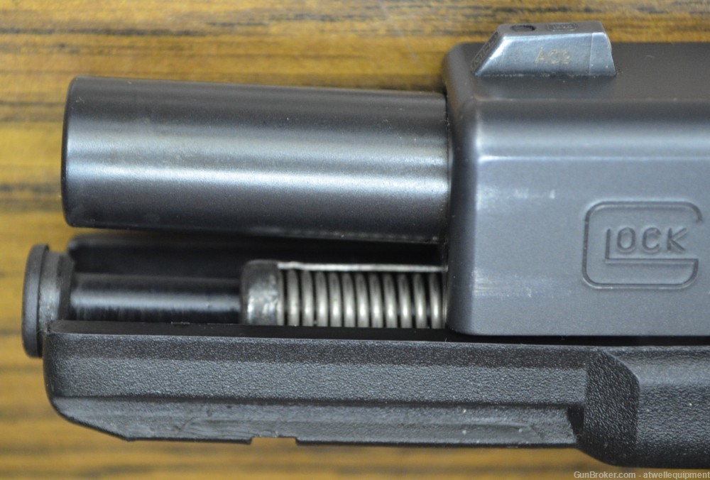 Glock 17 Gen 4 9MM Semi Auto Pistol-img-6