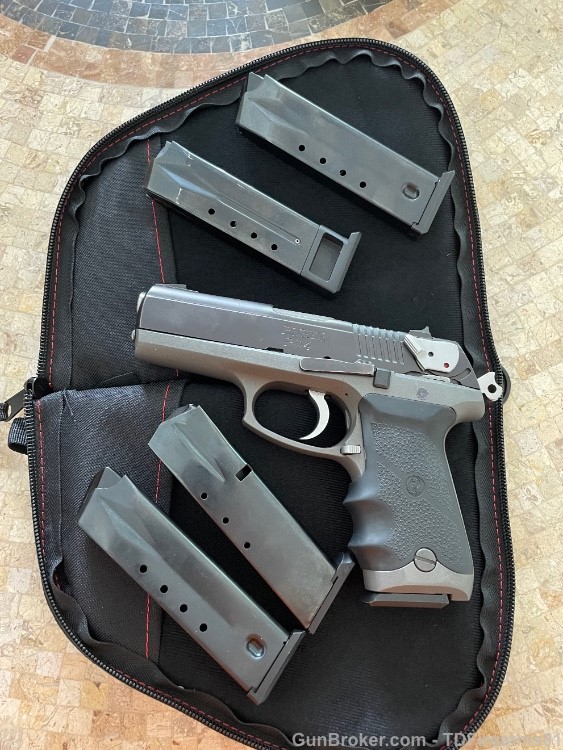 Ruger P94 steel blued .40 s&w da/sa handgun w/ soft case & 5 mags-img-0