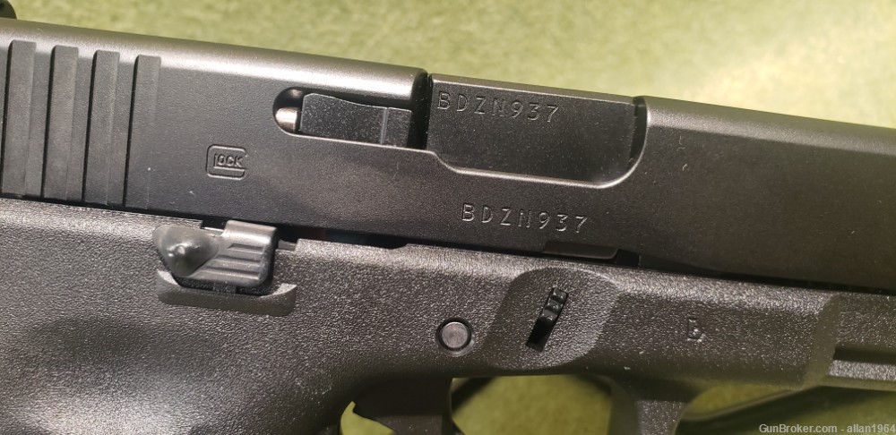 Glock 19M FBI Contract Gun 9mm 15 Round NIB PM1950333 Austrian Made-img-4