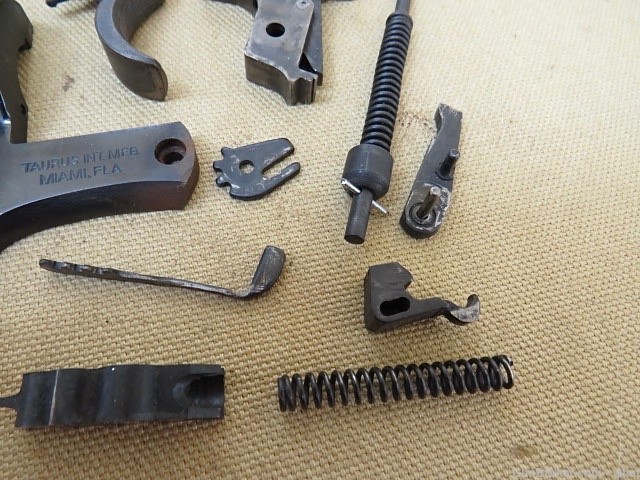 Taurus Model 66 .357 Magnum Small Parts Lot Kit Hammer Trigger Sideplate-img-3