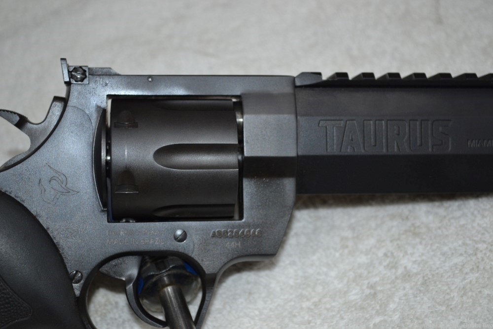 Taurus Model 44h Raging Hunter 44 magnum  6 shot revolver 8.37" barrel -img-3