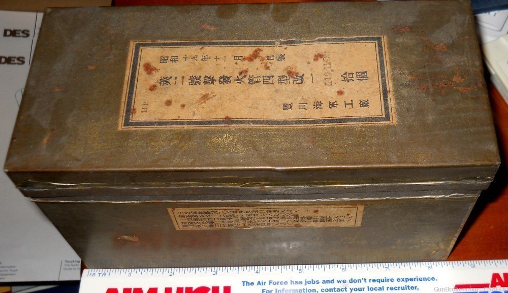 JAPANESE HEAVY ARTILLERY PRIMER BOX  WW2 GUNS AMMO SHELL UNIQUE-TECH-INTEL -img-1