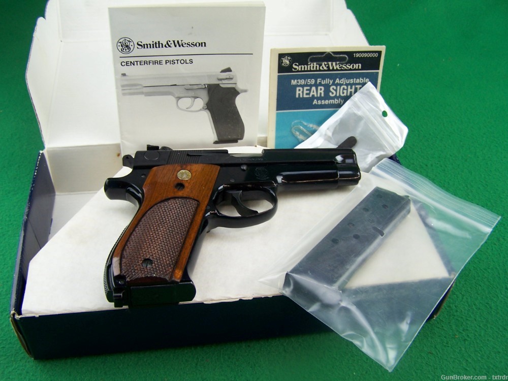 Like New Smith & Wesson, 39-2, 9mm Mfd 1972-73, First Gen, Box, & Xtra Mag-img-0