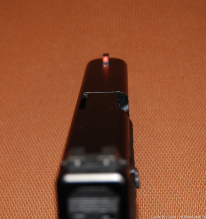 Glock G17 Gen 5 – 9mm - LE Trade-In - NIGHT SIGHTS – LIFETIME GUARANTEE -img-5