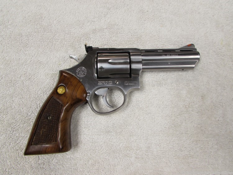 Taurus 689 357 mag 4" VR Stainless Revolver w/ Holster-img-0