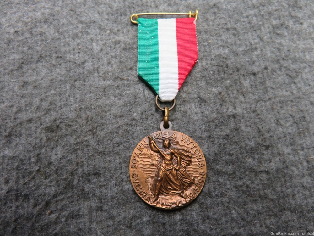 ITALIAN 50TH ANNIVERSARY OF WWI VICTORY MEDAL-ORIGINAL-EXCELLENT-img-0