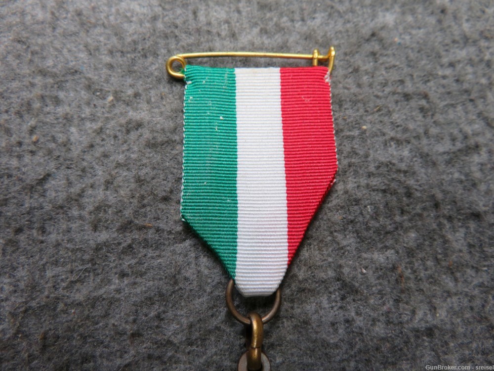 ITALIAN 50TH ANNIVERSARY OF WWI VICTORY MEDAL-ORIGINAL-EXCELLENT-img-2