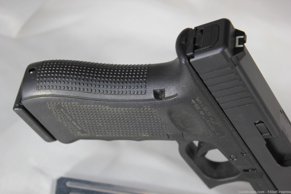 GLOCK 17 Gen 4 2 mags LE trade in Layaway Available NO RESERVE!-img-1
