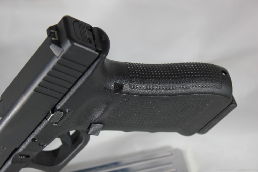 GLOCK 17 Gen 4 2 mags LE trade in Layaway Available NO RESERVE!-img-6