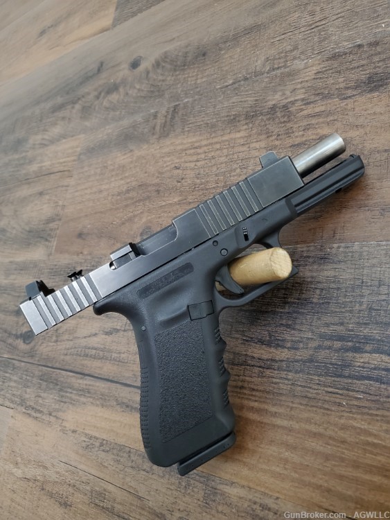 Used Glock 17 Gen 3, 9mm-img-17