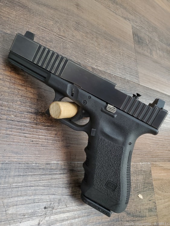 Used Glock 17 Gen 3, 9mm-img-2
