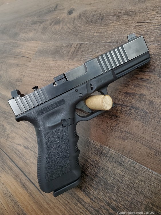 Used Glock 17 Gen 3, 9mm-img-1