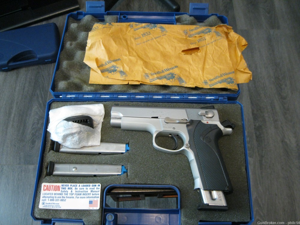 Smith & Wesson S&W 4003 LNIB 40S&W 3 MAGS Orig Case & Trigger Lock LIKE NEW-img-0
