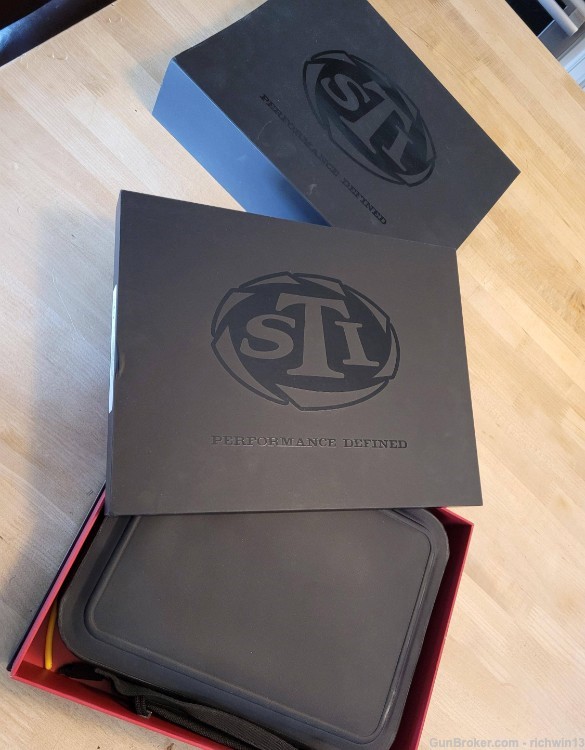 STI COSTA CARRY Full package with PRESENTATION BOX-img-3