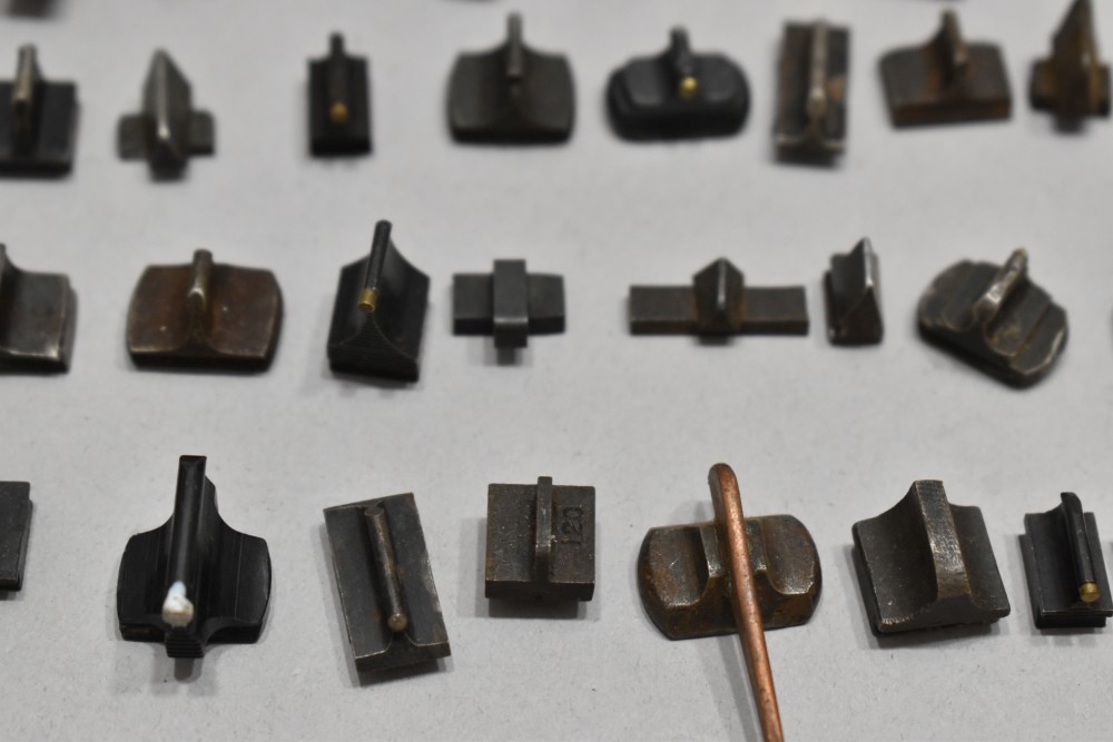 Huge Lot Approx 245 Pcs Unknown Dovetail Front Sights READ-img-12