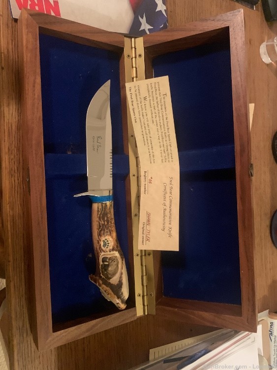 Two Commemorative Knives from Bear/Jennings Archery -img-0