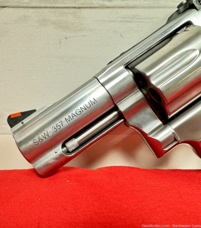 SMITH & WESSON 686 PLUS DELUXE 357 MAG 3" 7RD LIKE NEW AND NO RESERVE -img-4