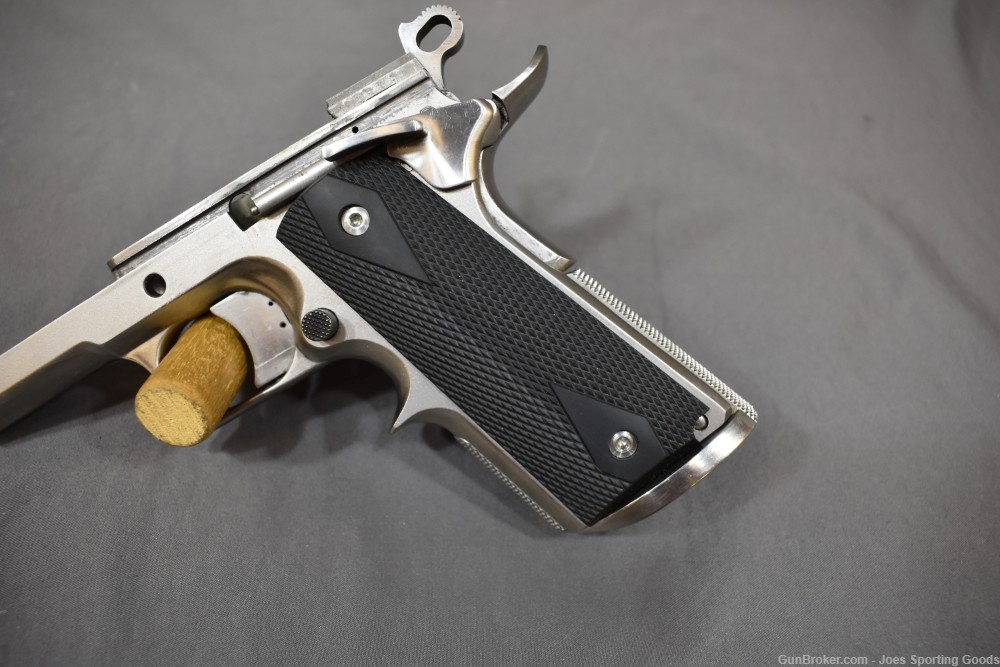 Safari Arms 1911 Frame w/ Black Checkered grips & Case-img-2