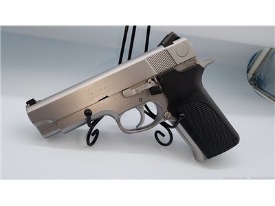 Smith & Wesson 1076 10mm aka FBI pistol DA/SA 4.25"  Factory Refinished!