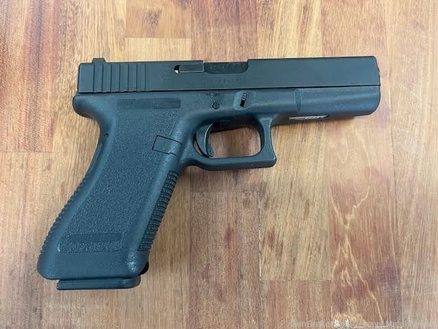 Mint Early Glock 22 Gen 2 with preban mags Possibly Unfired-img-2