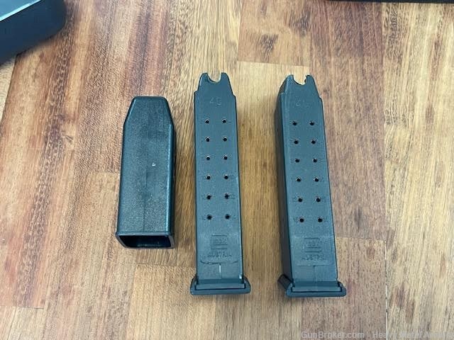 Mint Early Glock 22 Gen 2 with preban mags Possibly Unfired-img-3