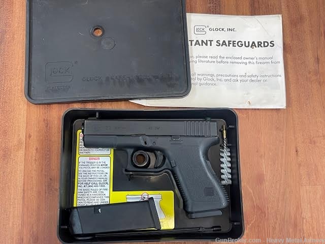 Early Gen2 Glock 23 40SW Excellent with Pre 94 13rnd mags -img-0