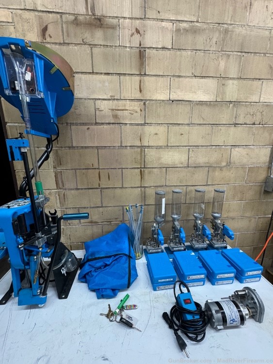 DILLON PRECISION XL-650 RELOADING PRESS IN GREAT CONDITION W TONS OF EXTRAS-img-0