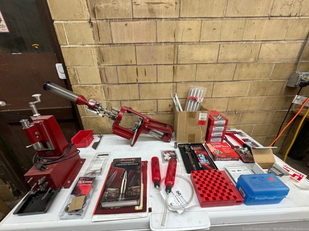HORNADY RELOADING PRESS AND TONS MORE! READ DESCRIPTION FOR FULL LIST!-img-0