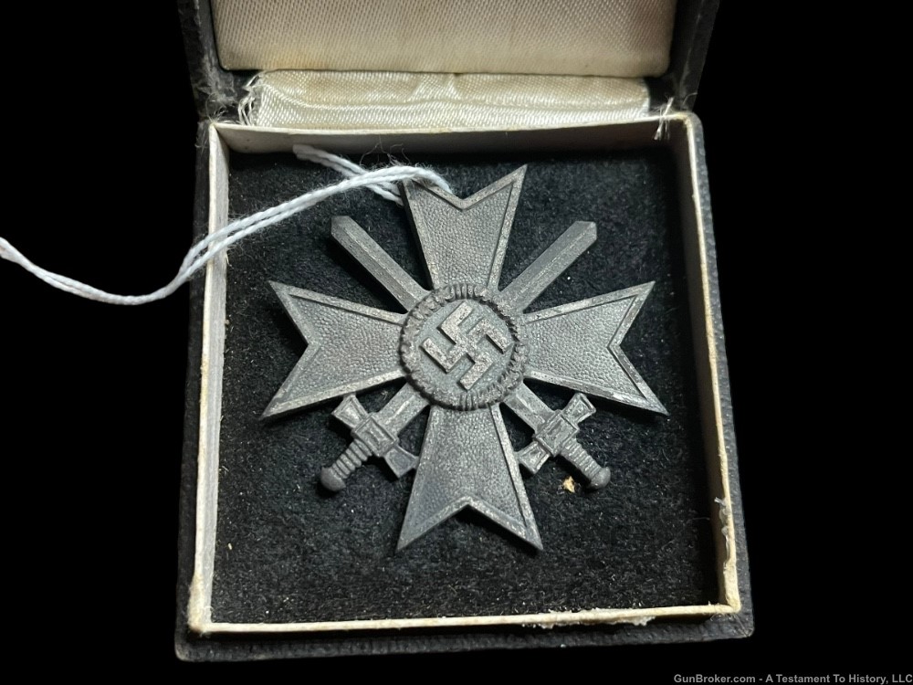 WWII GERMAN- MERITS CROSS 1st CLASS WITH SWORDS- CASED- WW2 GI BRING BACK-img-1