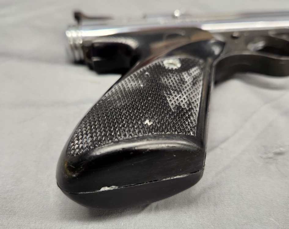 Crosman Medalist pellet pistol Model 150 with wooden display case box-img-13