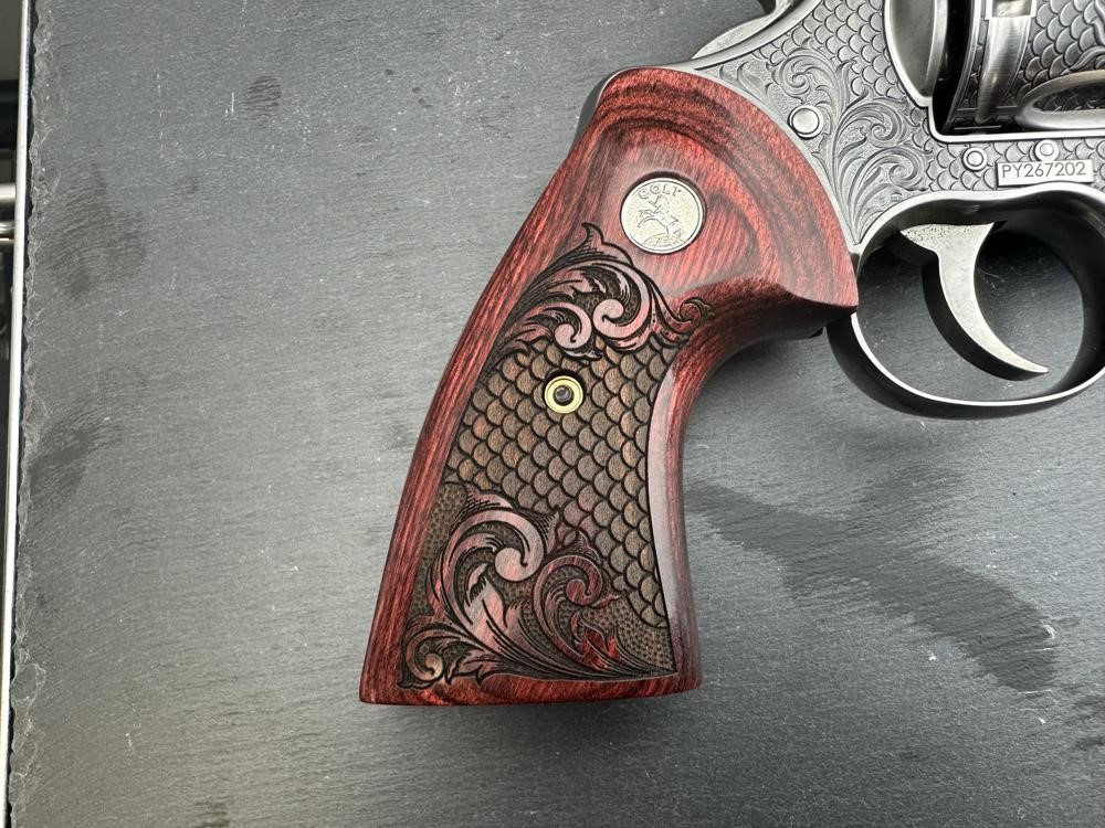 FACTORY 2ND - Colt Python ENGRAVED Royal Snake Scale by Altamont 4.25"-img-10