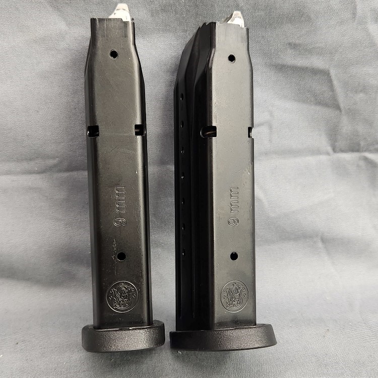 Two Smith & Wesson M&P9 magazines 17rd 9mm-img-1