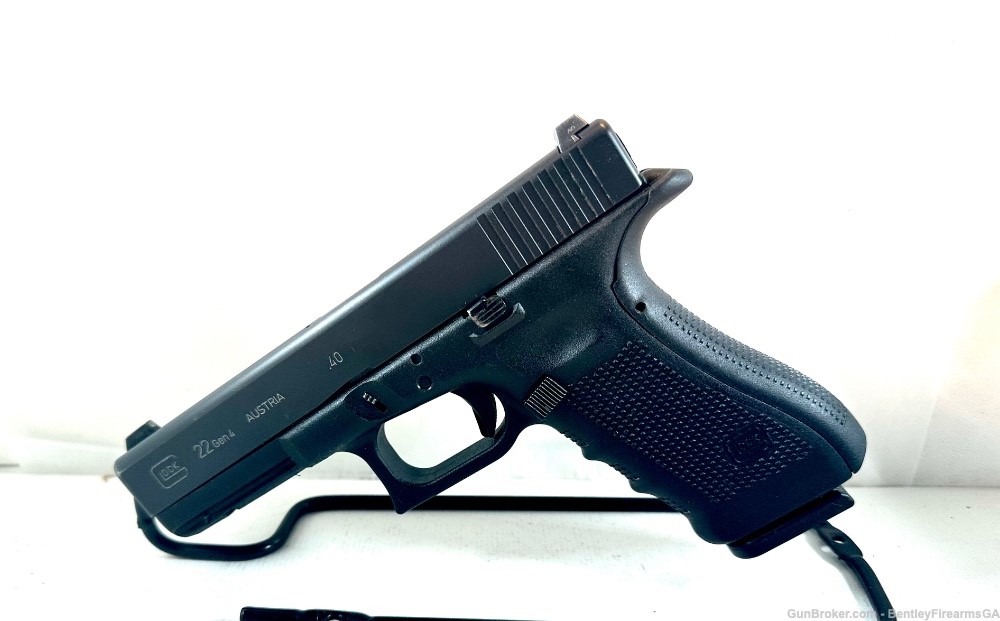 Glock G22 gen4 .40S&W Caliber Semi-Automatic Pistol-img-0