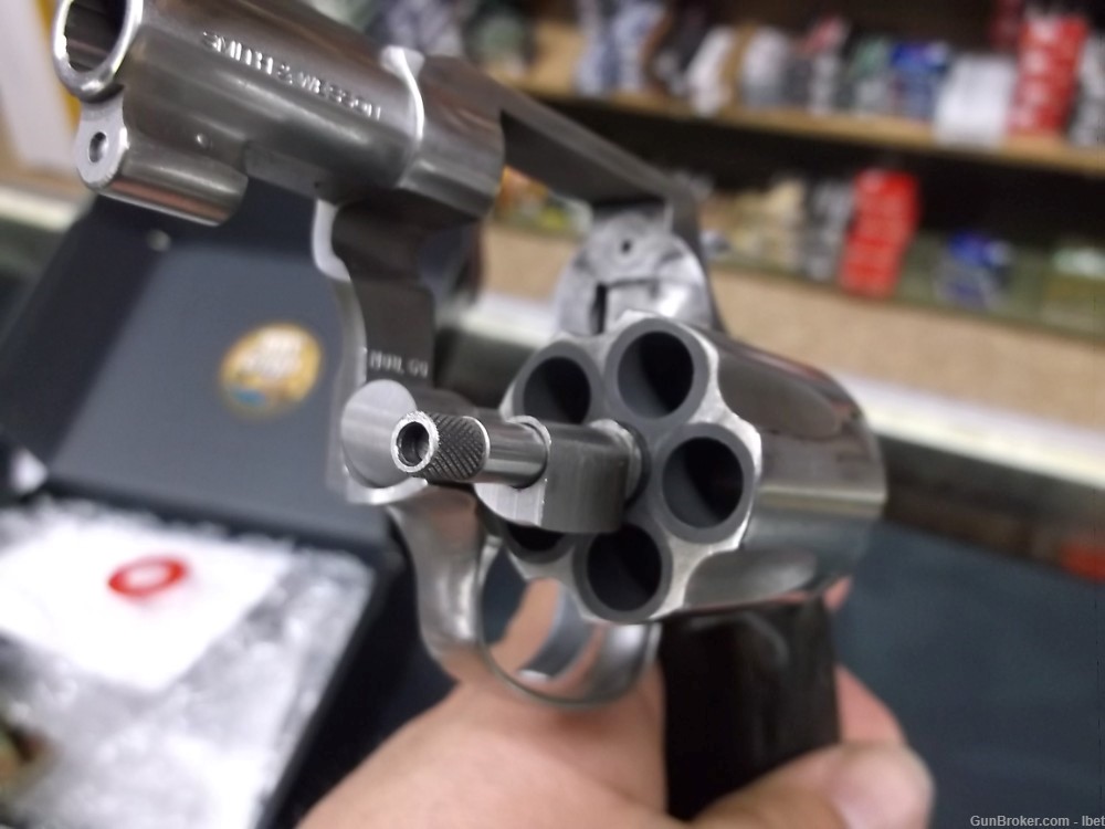 Smith and Wesson Model 60 .38SPL 1 7/8-img-8