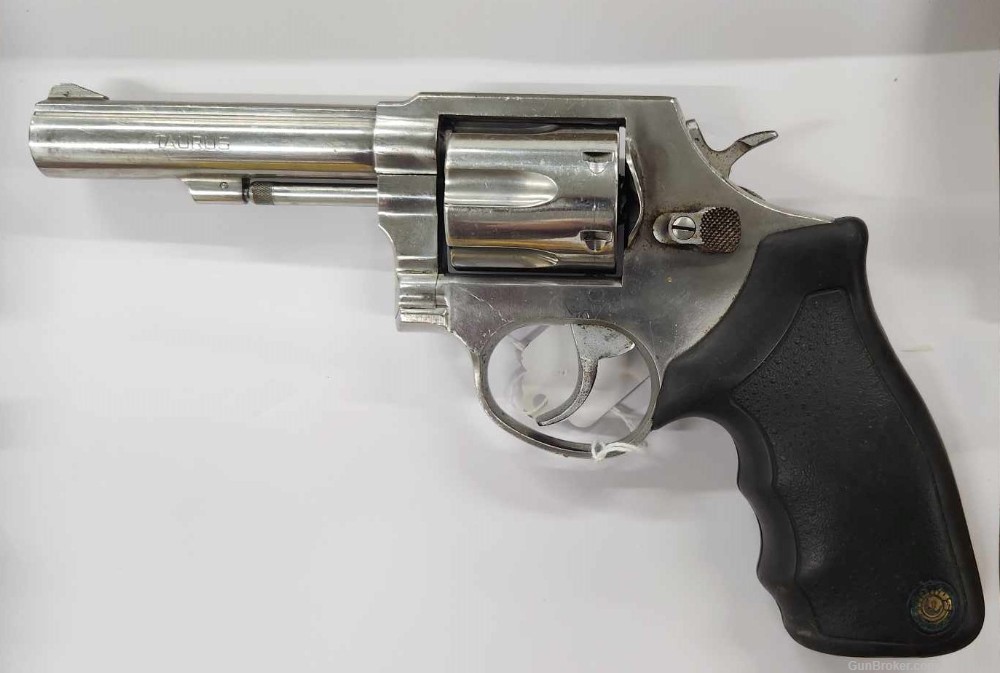 Taurus Model 82 Revolver - 6 Shot - 4 Inch Barrel   .38 Special -img-3