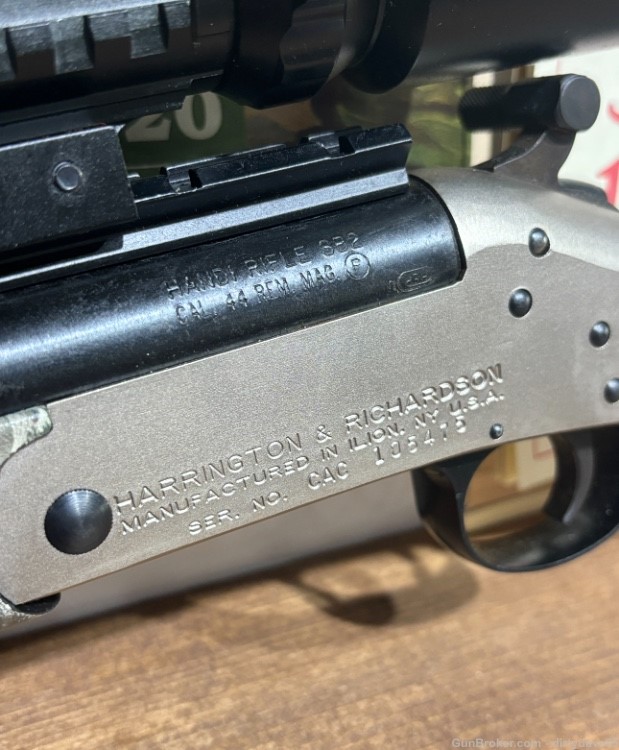 Harrington and Richardson sb2 44 mag with scope Handi rifle -img-7