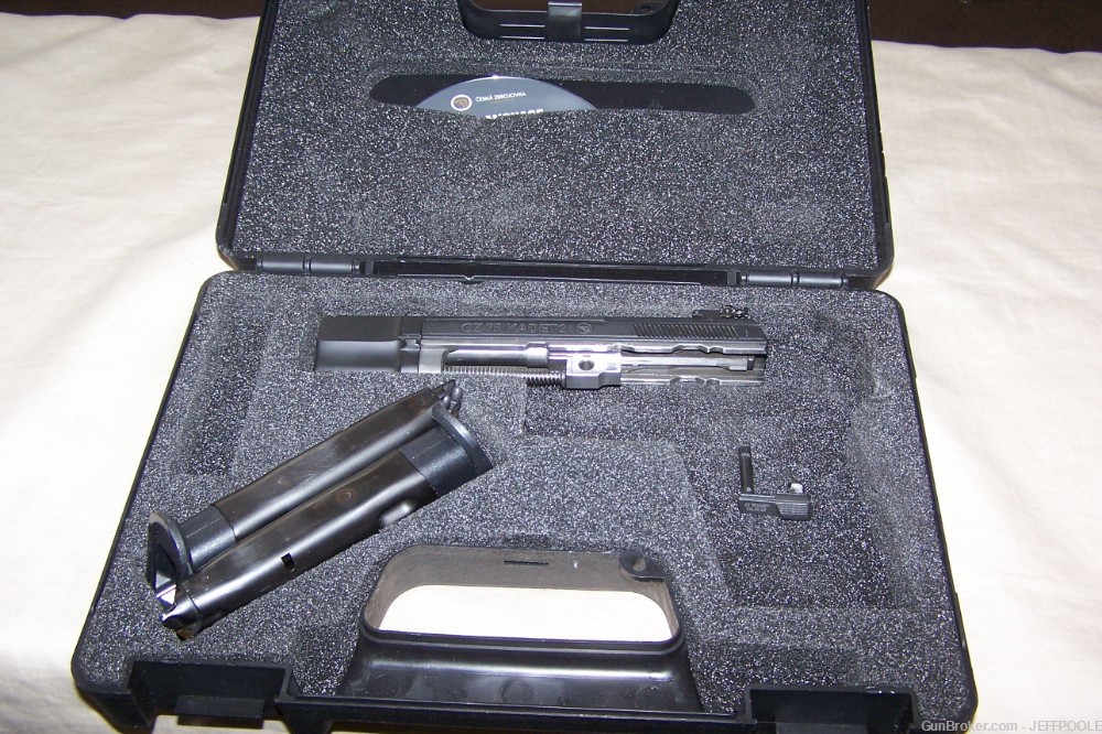 CZ 75 Cadet 22 LR conversion kit 97% with box and 2 mags-img-1