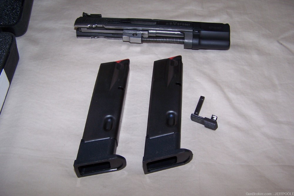 CZ 75 Cadet 22 LR conversion kit 97% with box and 2 mags-img-2