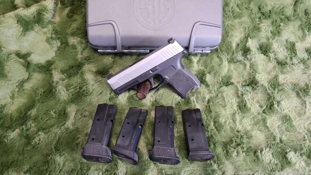 Sig Sauer P365 - 9mm - Trijicon HD Night SIghts - 4 Mags - 2021 - EXCELLENT-img-0