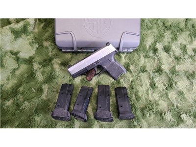 Sig Sauer P365 - 9mm - Trijicon HD Night SIghts - 4 Mags - 2021 - EXCELLENT