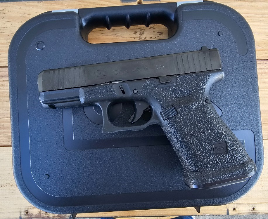 Glock 19 Gen 5 9mm Luger 4" Bbl w/ three 15 round magazines flared magwell -img-0